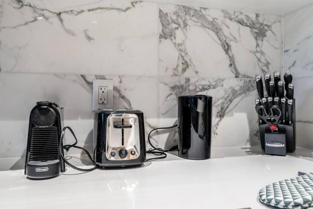 Modern Comfort At Ubc: 1Br Condo Near Campus Vancouver Kültér fotó